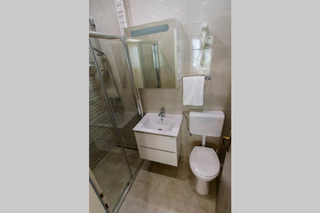 Cosey Studio Apartment For 2 Free Private Parking มาคาร์สกา ภายนอก รูปภาพ
